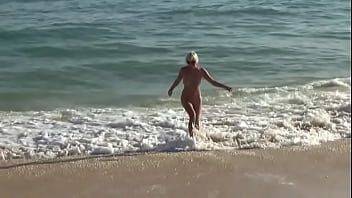 Play Blonde naked exhibit on the beach and piss