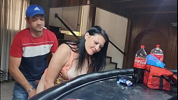 Reproducir Trío amateur de zorras chupando polla y dejándome usar sus coños para divertirme