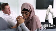 Putar Stepbro Meniduri Saudara Tiri Muslimnya yang Saleh Sambil Mengenakan Jilbab