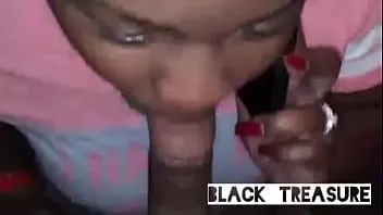 Afspelen Getrouwde tina zuigt mijn pik terwijl ze met man aan de telefoon praat