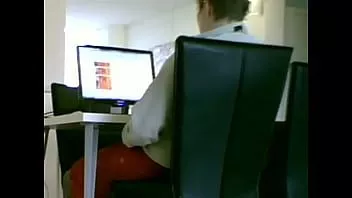 Play Amateur woman masturbates watching porn