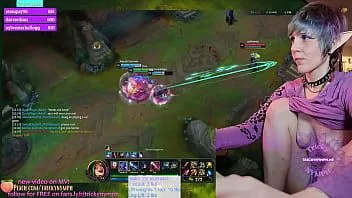 تشغيل الحورية الصعبة تلعب لعبة League of Legends على موقع chaturbate! 25 يقتل النحس !!