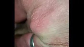 تشغيل ذهب رفيقه في الغرفة إلى العمل ، لكن زوجته بقيت في المنزل