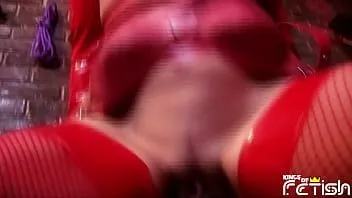play Gefesselter Asiate knallt zwei geile Babes mit dicken Möpsen