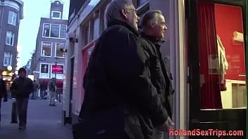 Reproducir Prostituta madura obtiene oral de cliente