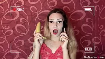 Reproduzir Loira solitária pediu pau grande em sex shop e chupou até gozar na boca