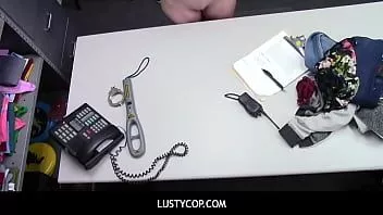 تشغيل لوستيكوب - لا يستطيع حارس الأمن مقاومة سحر المراهقين