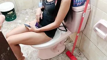 Oynat Üvey kızımı gecenin bir yarısı bir şeyler yaparken yakaladığım gece