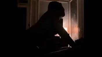 تشغيل يحصل شجب الآسيوية مفلس في الذكرى السنوية لها أمام نافذة الفندق