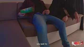 Abspielen Streiche mit der Pringles-Dose oder wie du deine Stiefschwester austricksen (täuschen) kannst