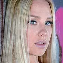 Porno Yıldızı Angie Lynx